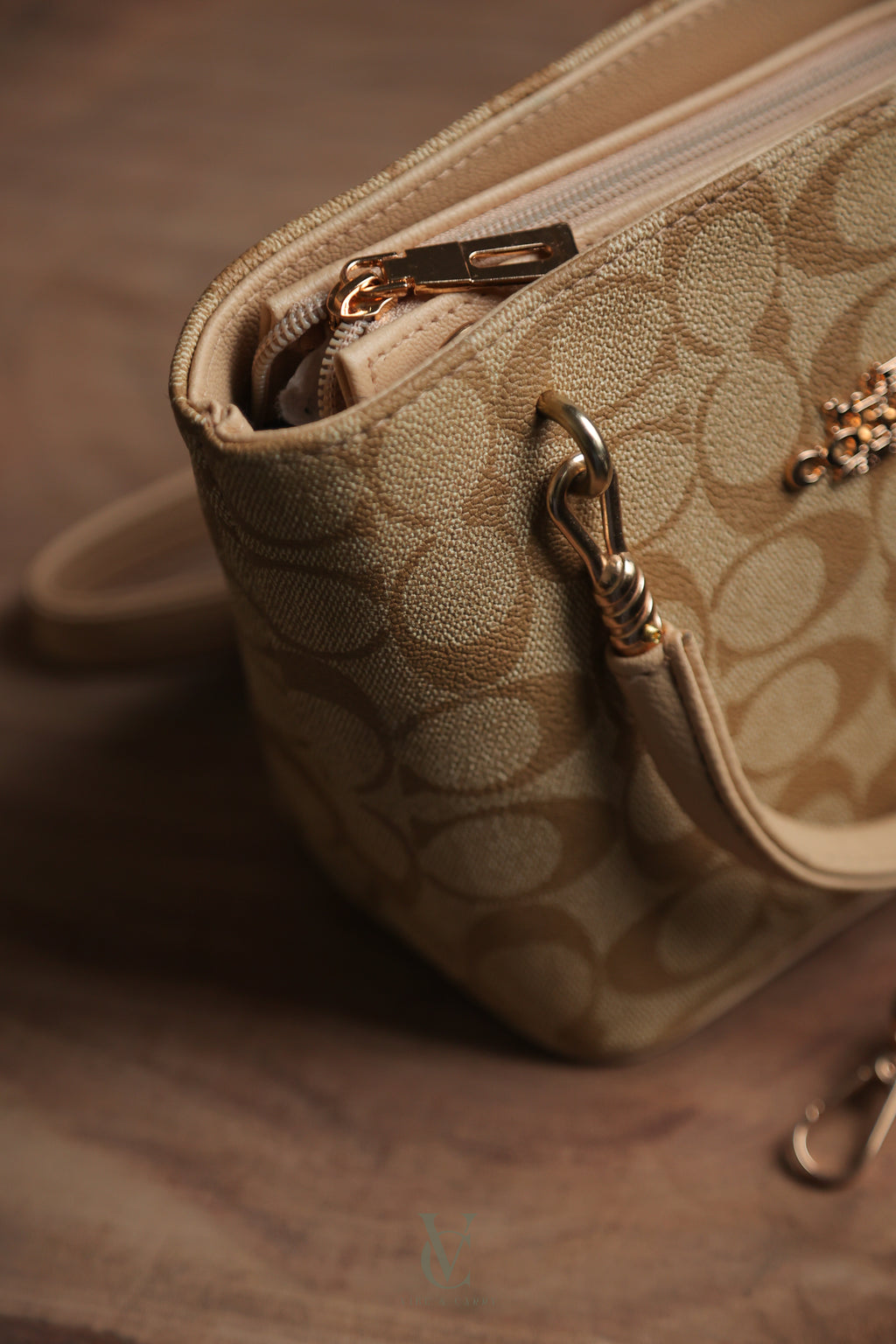 Coach Premium Bucket Bag - Khaki