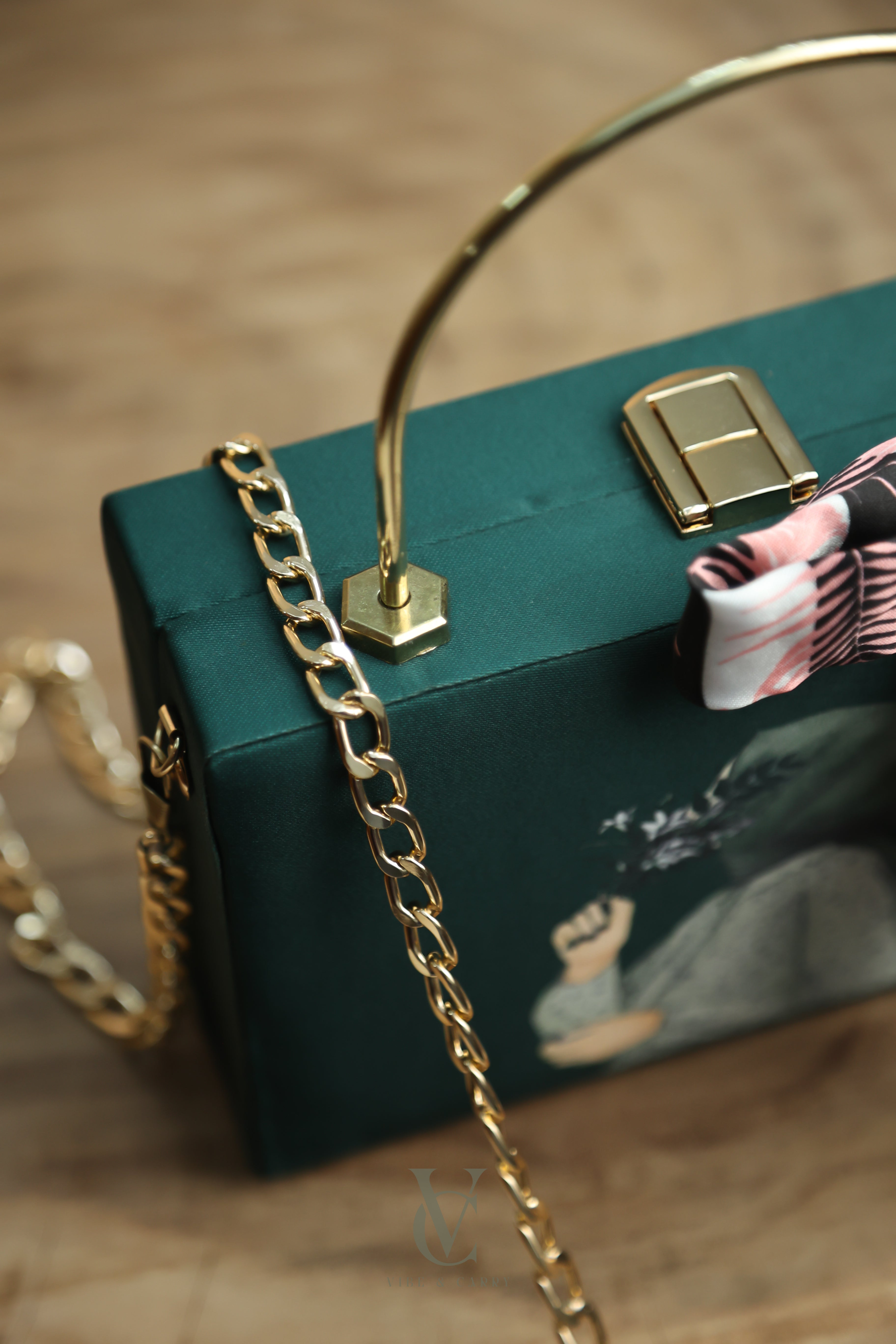 Modest Aura - Emerald Bloom