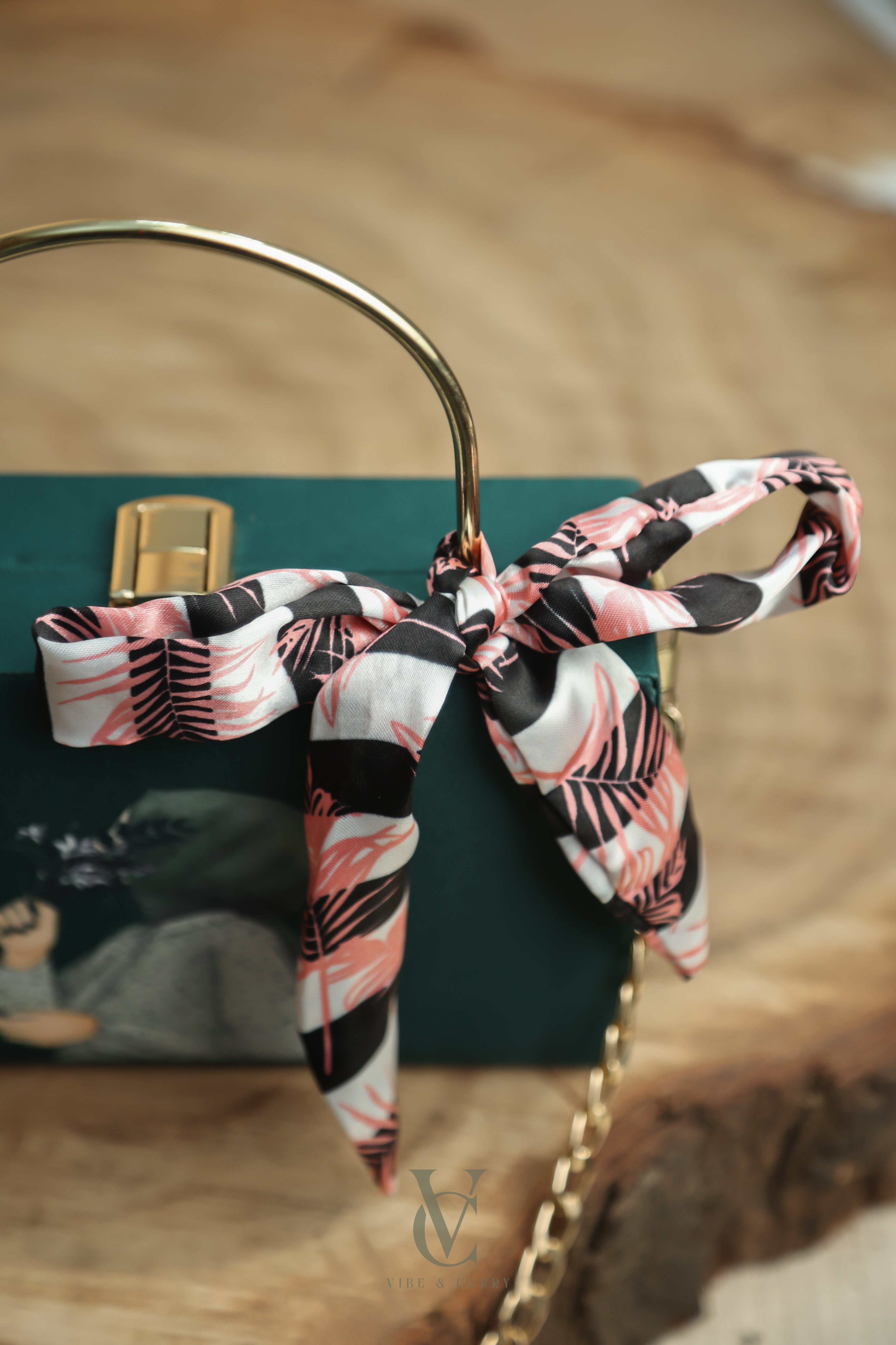 Modest Aura - Emerald Bloom